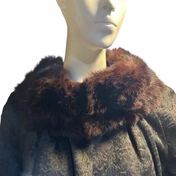 Vintage
1950s/1960s dark navy blue sculpted velour jacket. - Picture 3 of 11